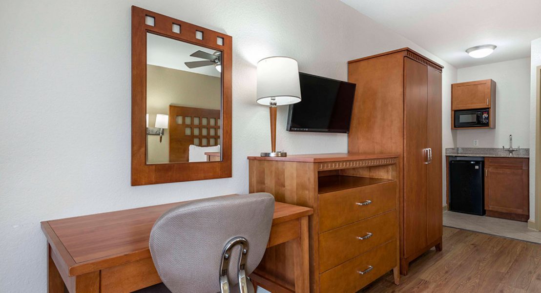 Rodeway Inn and Suites - Fort Lauderdale Airport Cruise Port - Dayroomstay